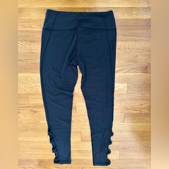 Victoria’s Secret Women’s Medium Leggings - Picture 5 of 9